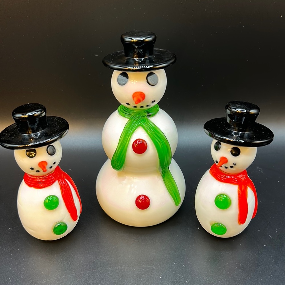 Vintage White Art Glass SNOWMAN~6” & 4” Art Glass. Set of 3